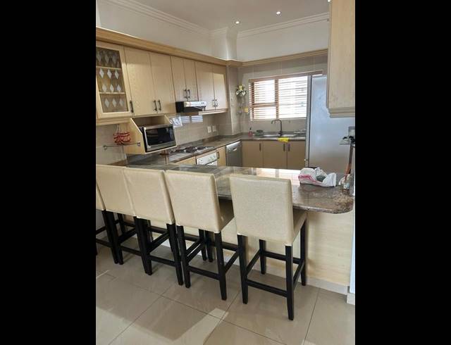 3 BEDROOM APARTMENT FOR SALE IN UMDLOTI BEACH